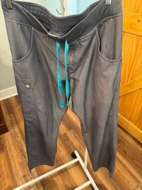 Figs women’s scrub with Teal Drawstring